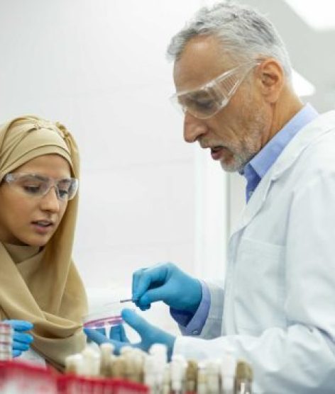 attentive-international-student-helping-her-mature-8GH4VQD-qrwc25a18laocdd989zikyy4ze2845n48rd18524x2